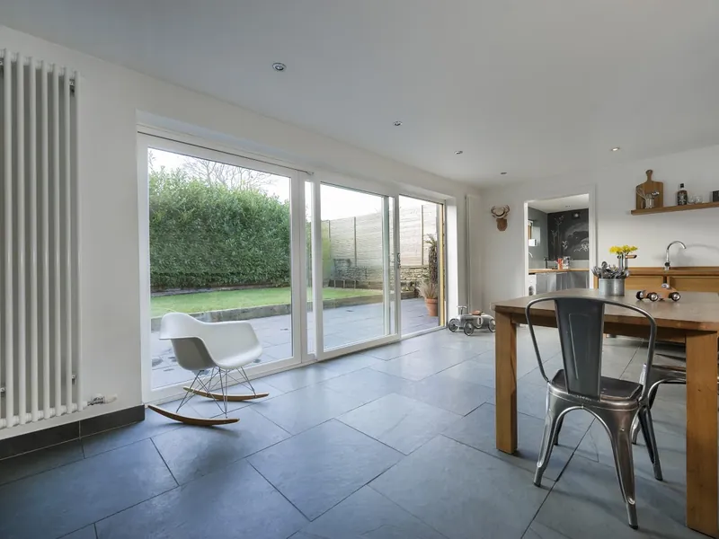 Sliding Windows — Gallery Crouch End